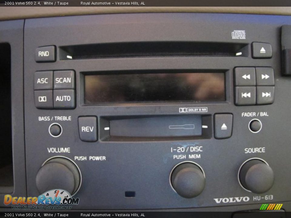 Controls of 2001 Volvo S60 2.4 Photo #21
