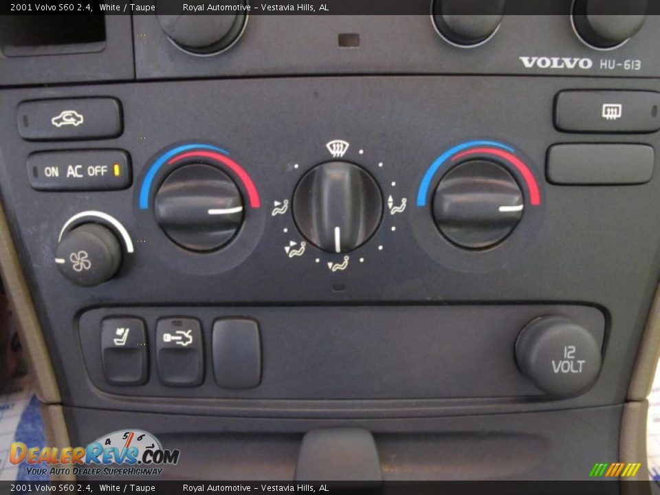 Controls of 2001 Volvo S60 2.4 Photo #22