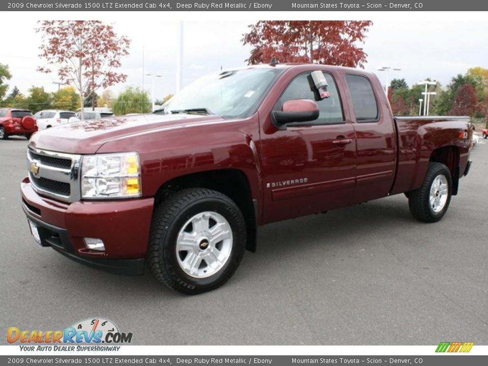 Front 3/4 View of 2009 Chevrolet Silverado 1500 LTZ Extended Cab 4x4 Photo #5