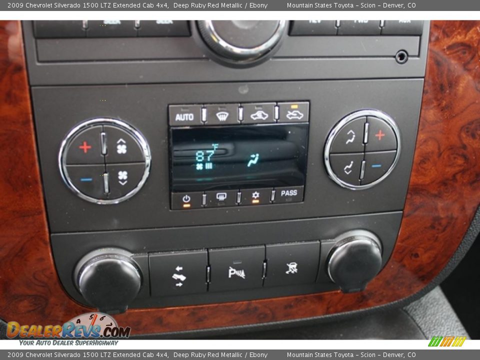 Controls of 2009 Chevrolet Silverado 1500 LTZ Extended Cab 4x4 Photo #22