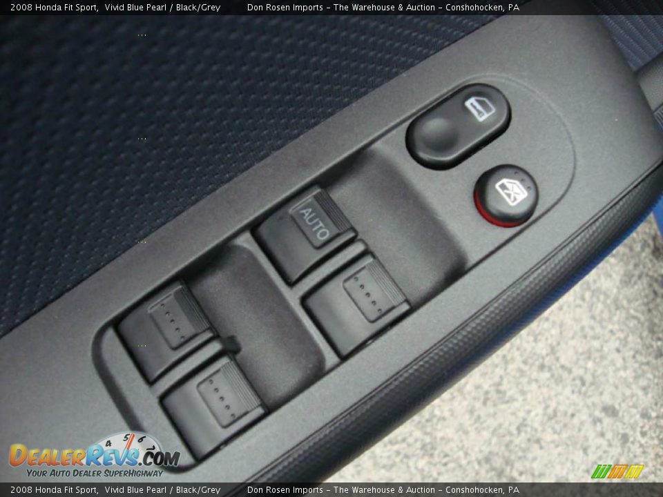 Controls of 2008 Honda Fit Sport Photo #15