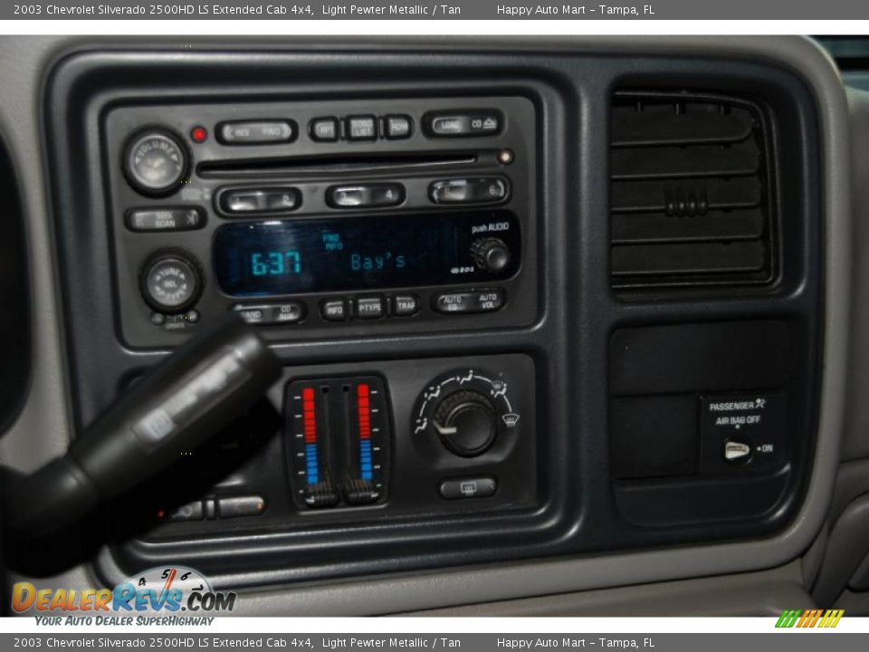 Controls of 2003 Chevrolet Silverado 2500HD LS Extended Cab 4x4 Photo #18