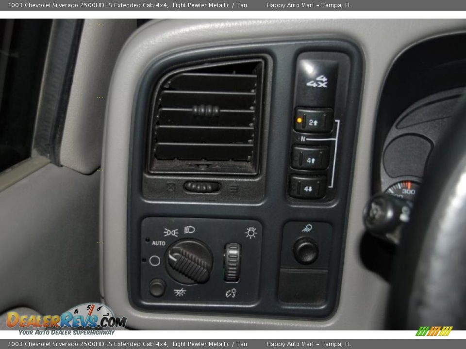Controls of 2003 Chevrolet Silverado 2500HD LS Extended Cab 4x4 Photo #20