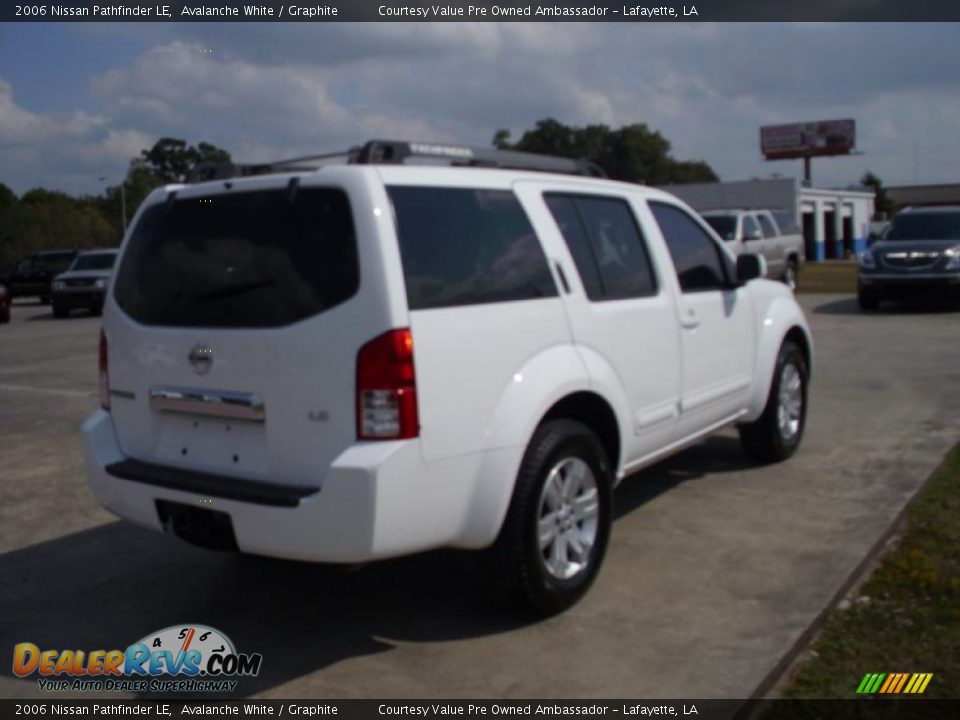2006 Nissan Pathfinder LE Avalanche White / Graphite Photo #4