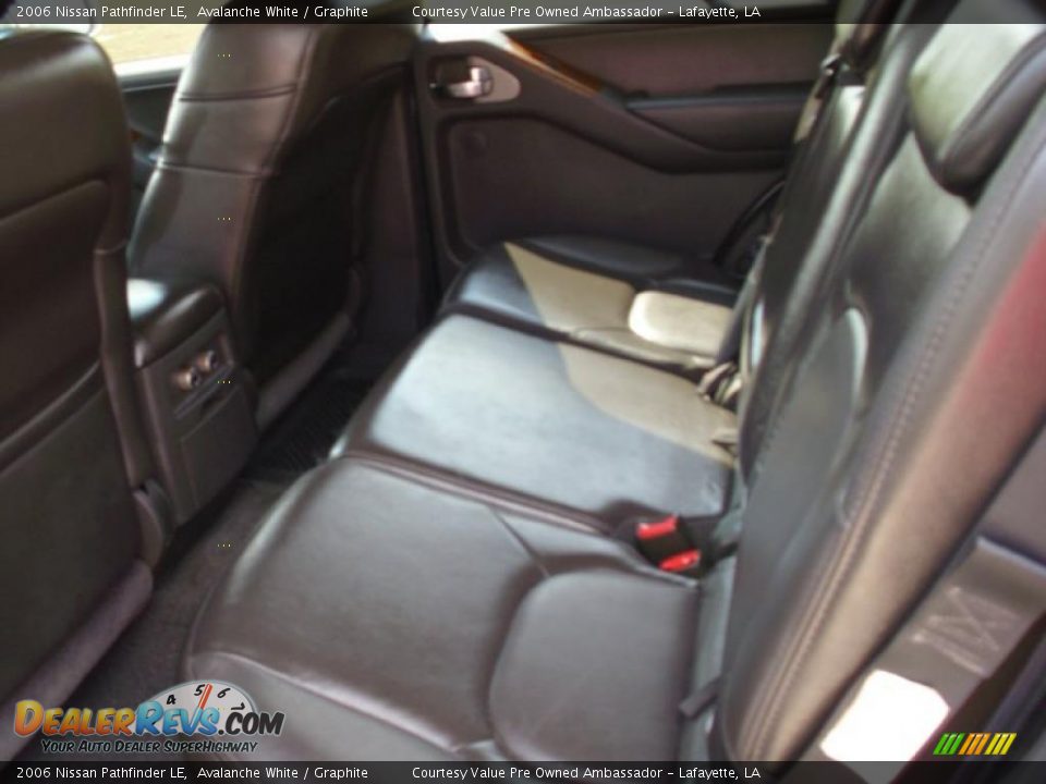 2006 Nissan Pathfinder LE Avalanche White / Graphite Photo #5