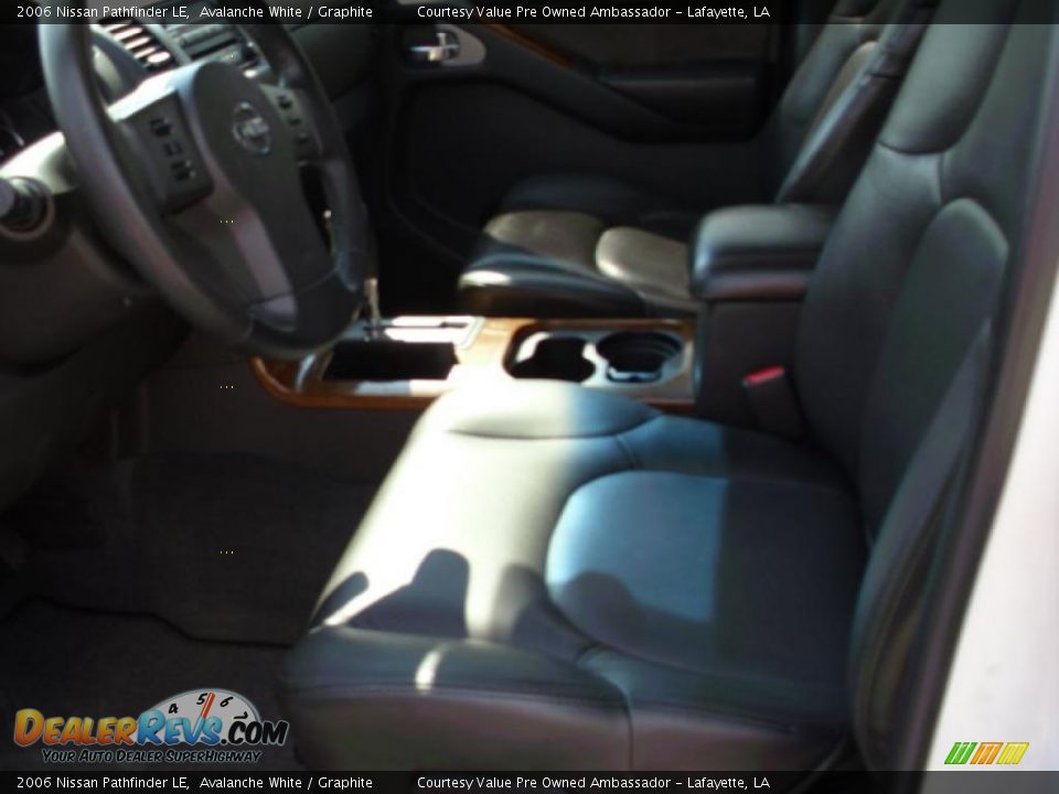 2006 Nissan Pathfinder LE Avalanche White / Graphite Photo #6