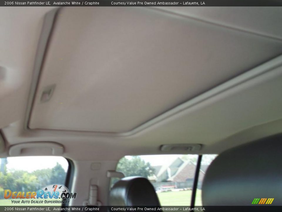 2006 Nissan Pathfinder LE Avalanche White / Graphite Photo #7