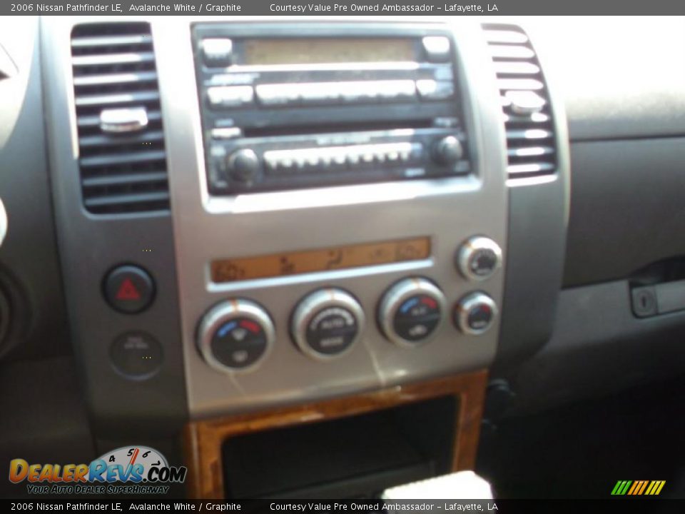 2006 Nissan Pathfinder LE Avalanche White / Graphite Photo #8
