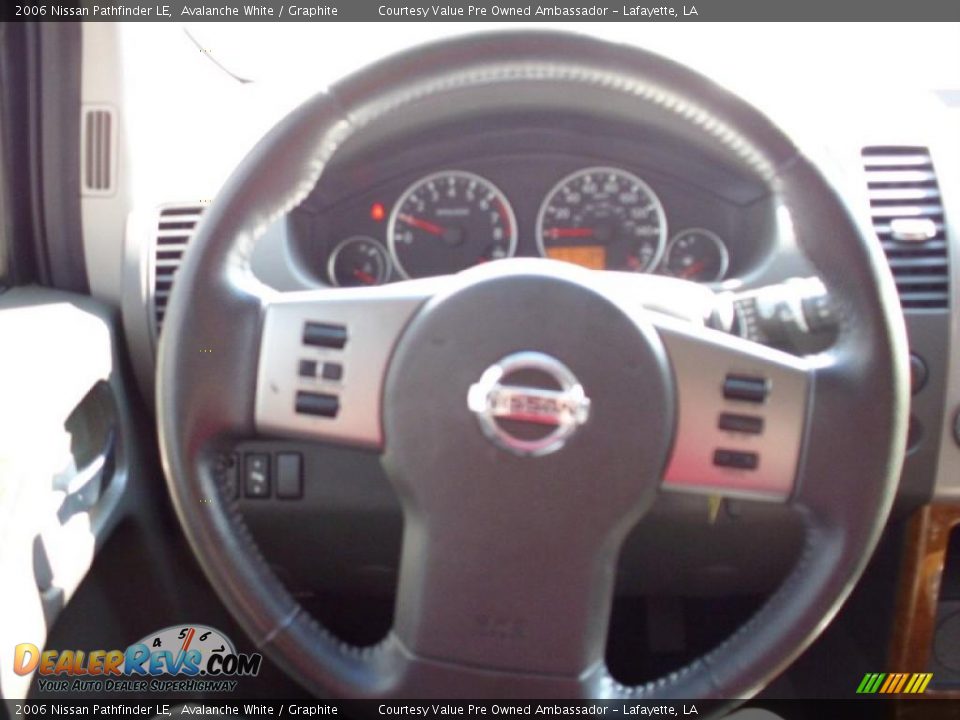 2006 Nissan Pathfinder LE Avalanche White / Graphite Photo #10