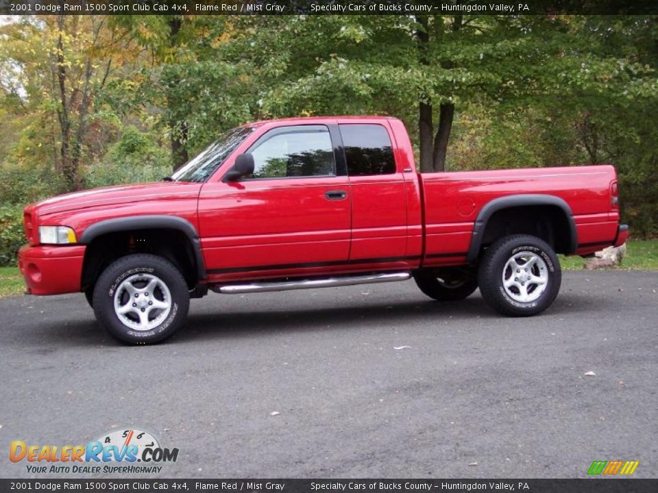 2001 Dodge Ram 1500 Sport Club Cab 4x4 Flame Red / Mist Gray Photo #4