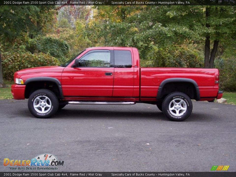 2001 Dodge Ram 1500 Sport Club Cab 4x4 Flame Red / Mist Gray Photo #5