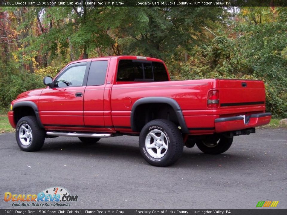 2001 Dodge Ram 1500 Sport Club Cab 4x4 Flame Red / Mist Gray Photo #6