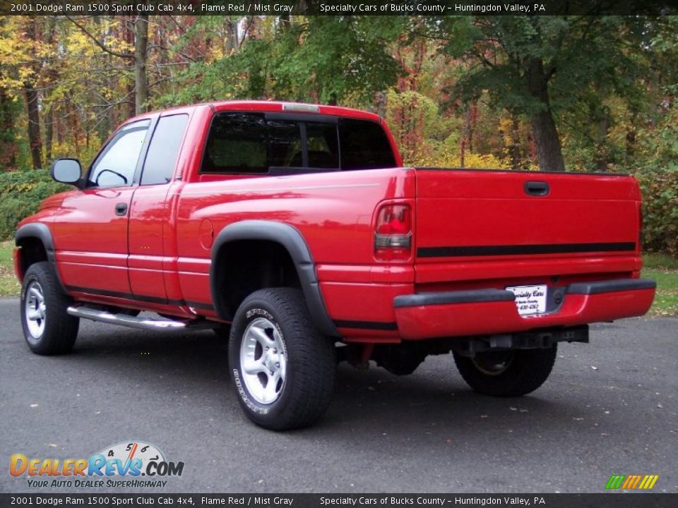 2001 Dodge Ram 1500 Sport Club Cab 4x4 Flame Red / Mist Gray Photo #7