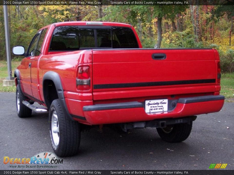 2001 Dodge Ram 1500 Sport Club Cab 4x4 Flame Red / Mist Gray Photo #8