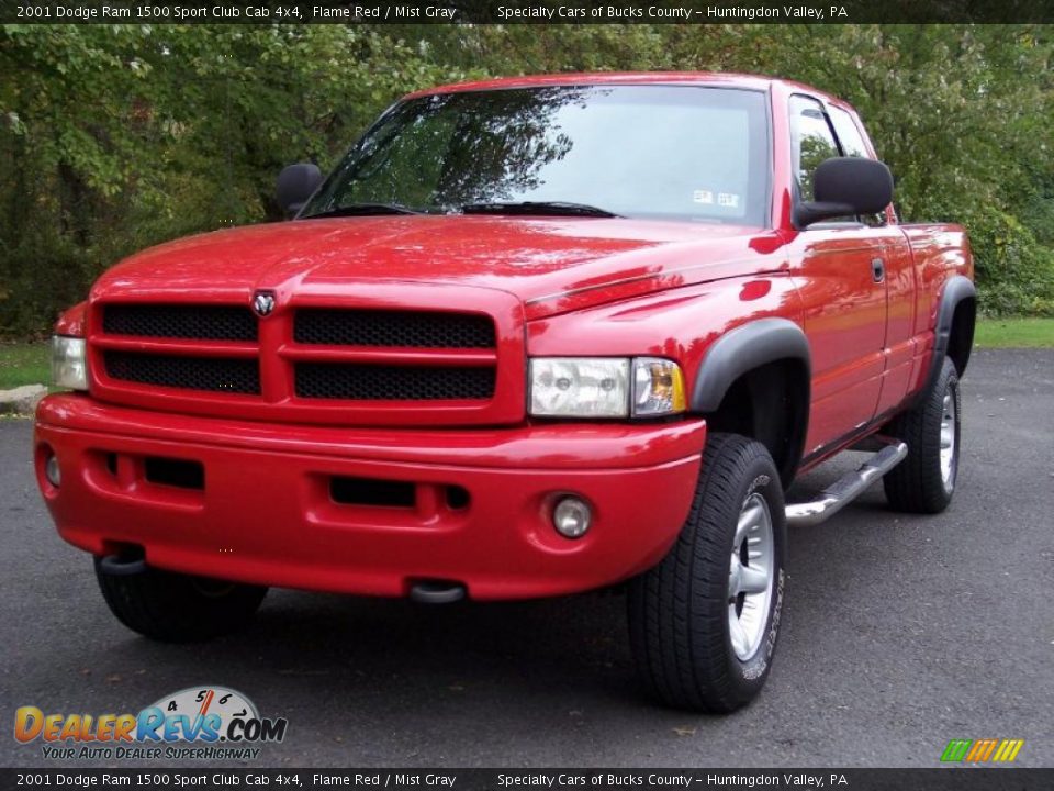 2001 Dodge Ram 1500 Sport Club Cab 4x4 Flame Red / Mist Gray Photo #9