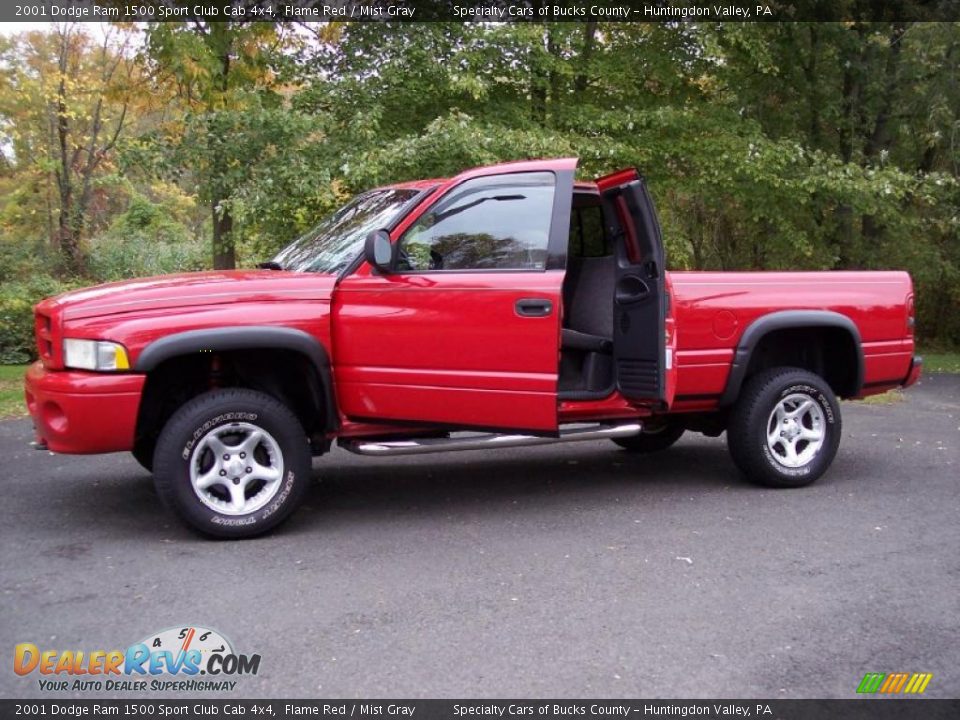 2001 Dodge Ram 1500 Sport Club Cab 4x4 Flame Red / Mist Gray Photo #10