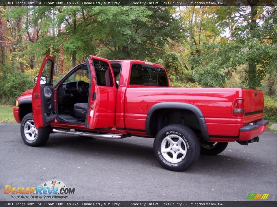 2001 Dodge Ram 1500 Sport Club Cab 4x4 Flame Red / Mist Gray Photo #11