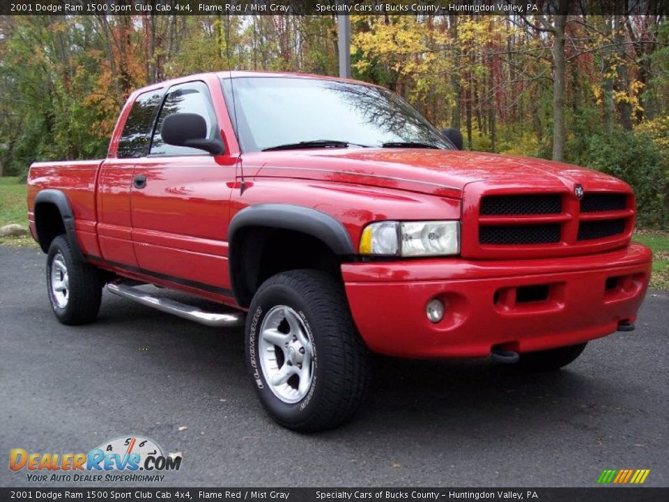 2001 Dodge Ram 1500 Sport Club Cab 4x4 Flame Red / Mist Gray Photo #12