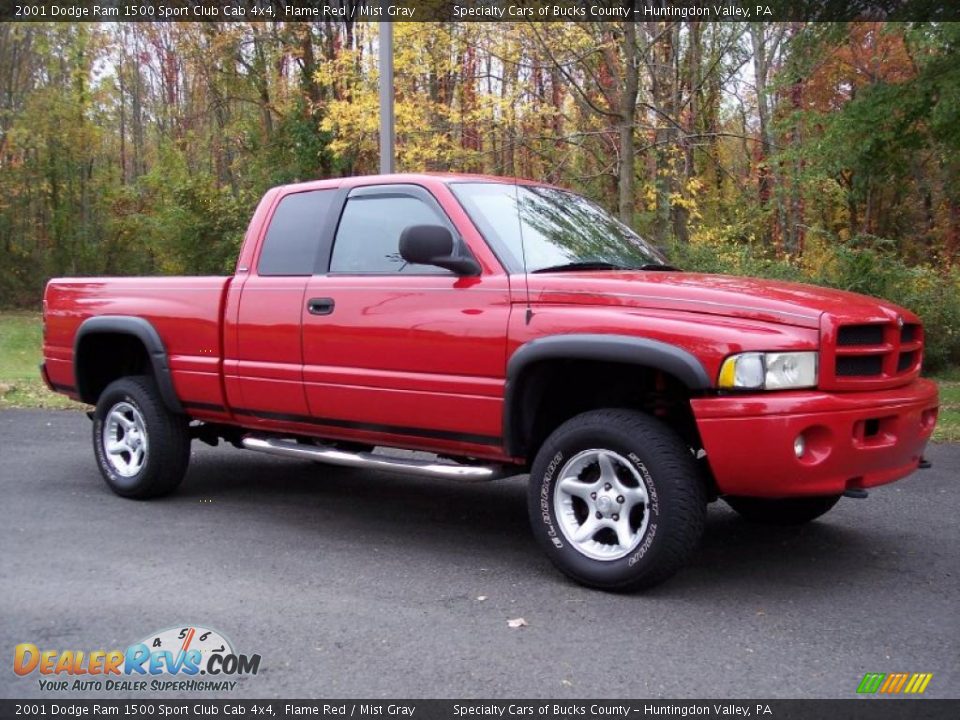 2001 Dodge Ram 1500 Sport Club Cab 4x4 Flame Red / Mist Gray Photo #13