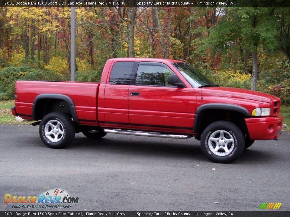 2001 Dodge Ram 1500 Sport Club Cab 4x4 Flame Red / Mist Gray Photo #14