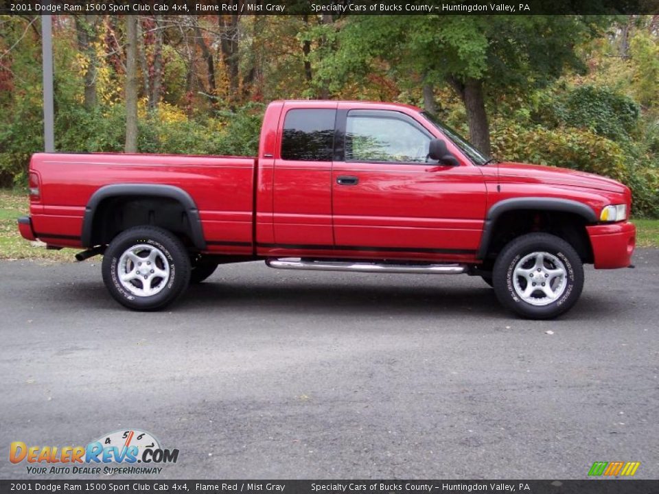 2001 Dodge Ram 1500 Sport Club Cab 4x4 Flame Red / Mist Gray Photo #15