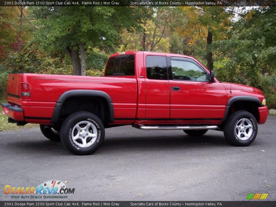 2001 Dodge Ram 1500 Sport Club Cab 4x4 Flame Red / Mist Gray Photo #16