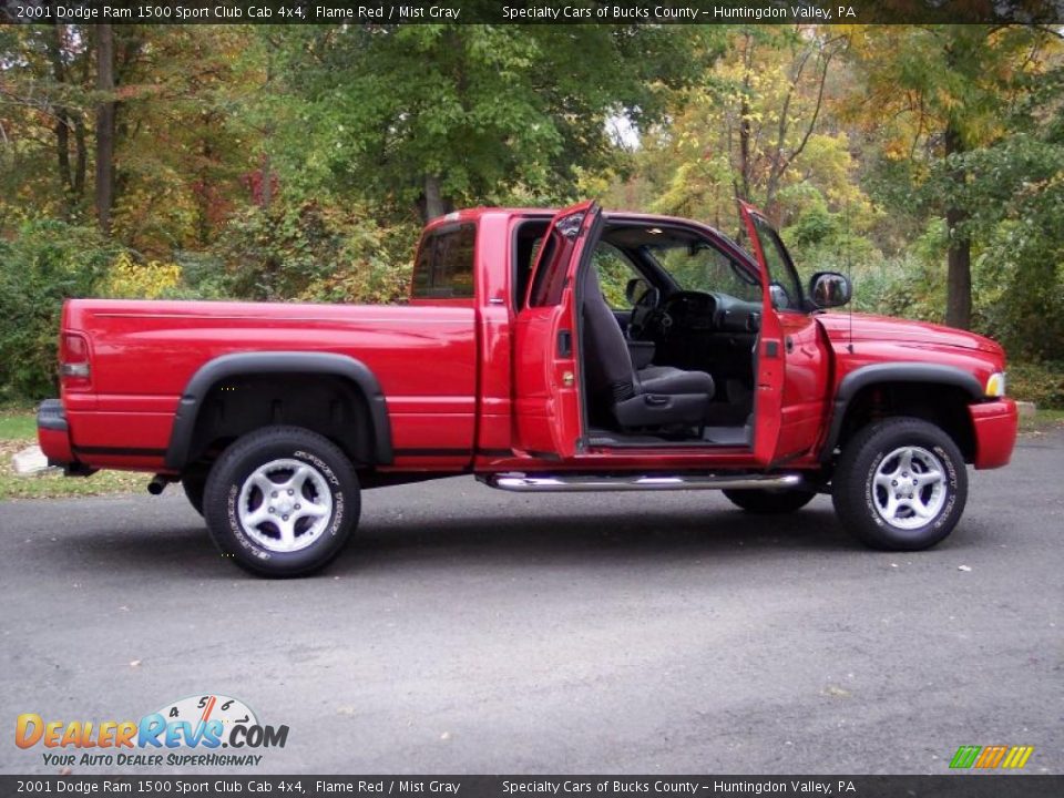 2001 Dodge Ram 1500 Sport Club Cab 4x4 Flame Red / Mist Gray Photo #21