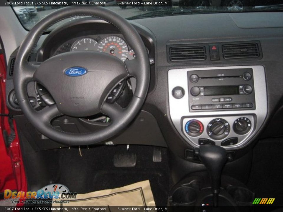 2007 Ford Focus ZX5 SES Hatchback Infra-Red / Charcoal Photo #3