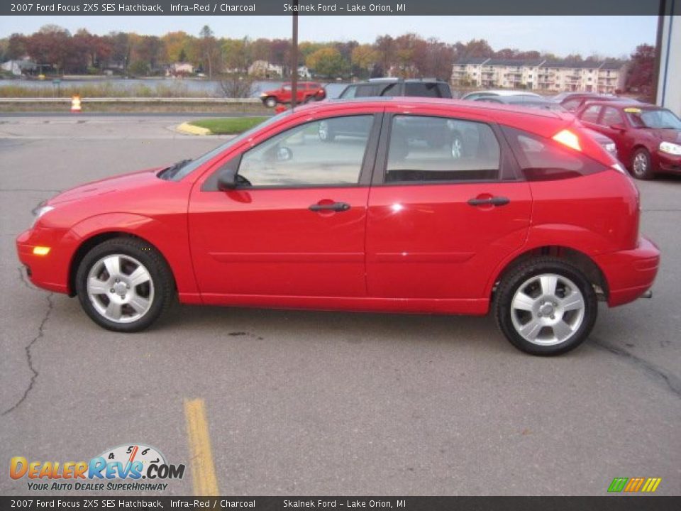 2007 Ford Focus ZX5 SES Hatchback Infra-Red / Charcoal Photo #4