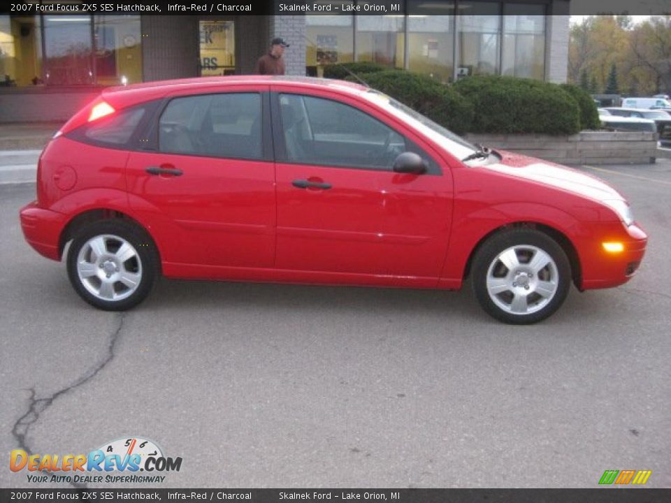 2007 Ford Focus ZX5 SES Hatchback Infra-Red / Charcoal Photo #5