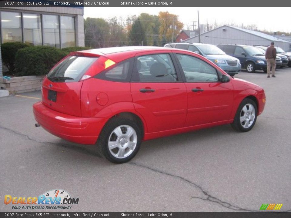 2007 Ford Focus ZX5 SES Hatchback Infra-Red / Charcoal Photo #6