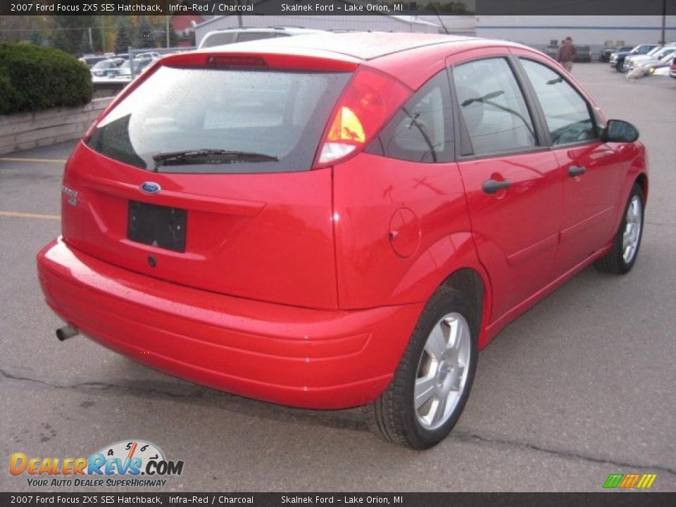 2007 Ford Focus ZX5 SES Hatchback Infra-Red / Charcoal Photo #7