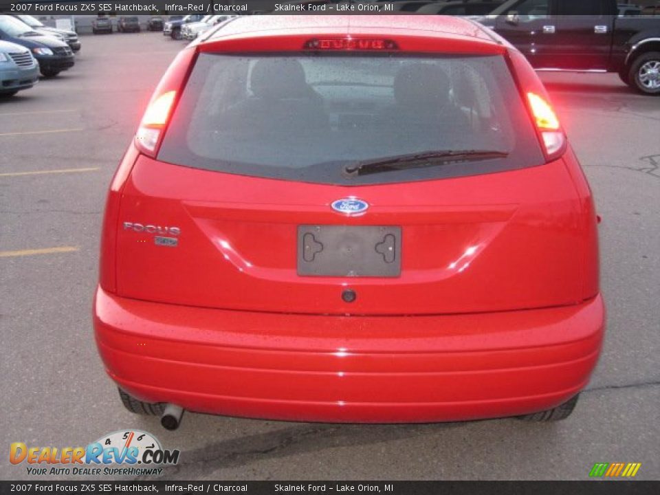 2007 Ford Focus ZX5 SES Hatchback Infra-Red / Charcoal Photo #8