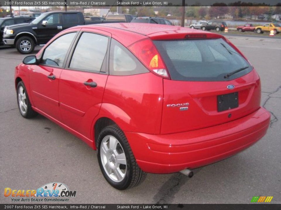 2007 Ford Focus ZX5 SES Hatchback Infra-Red / Charcoal Photo #9