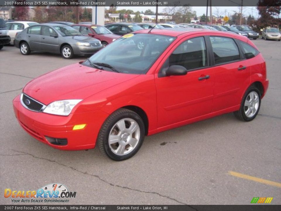 2007 Ford Focus ZX5 SES Hatchback Infra-Red / Charcoal Photo #10