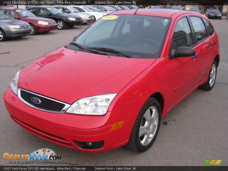 2007 Ford Focus ZX5 SES Hatchback Infra-Red / Charcoal Photo #11