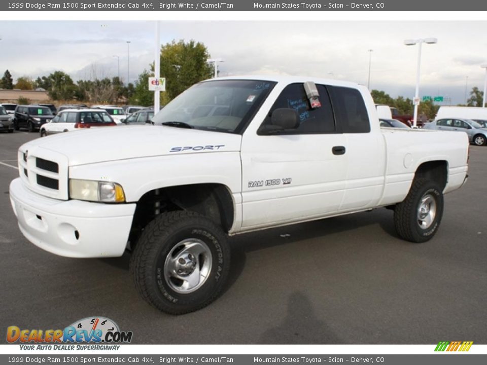 Front 3/4 View of 1999 Dodge Ram 1500 Sport Extended Cab 4x4 Photo #5
