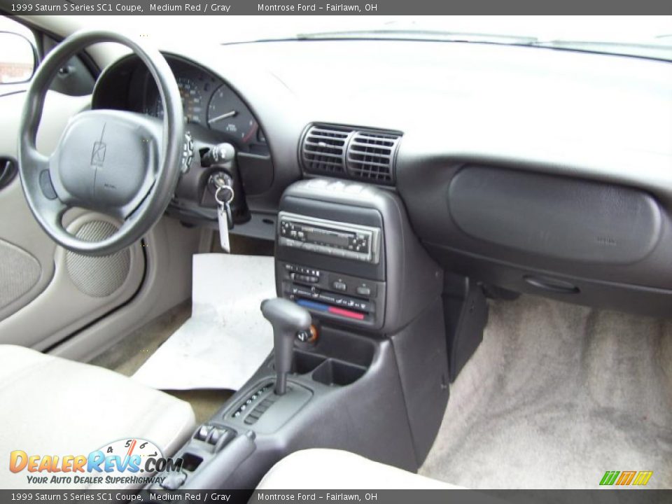 Gray Interior - 1999 Saturn S Series SC1 Coupe Photo #25