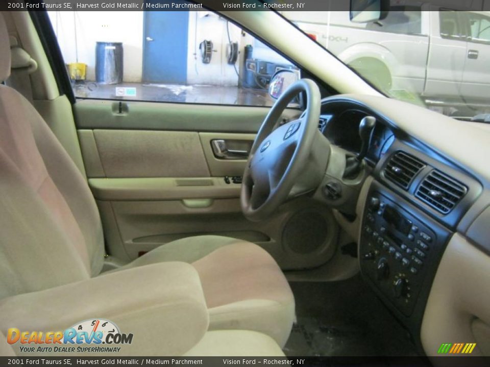 Medium Parchment Interior 2001 Ford Taurus Se Photo 7