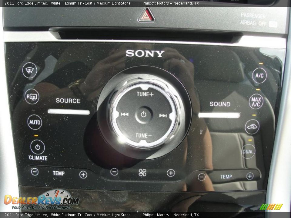 Controls of 2011 Ford Edge Limited Photo #32