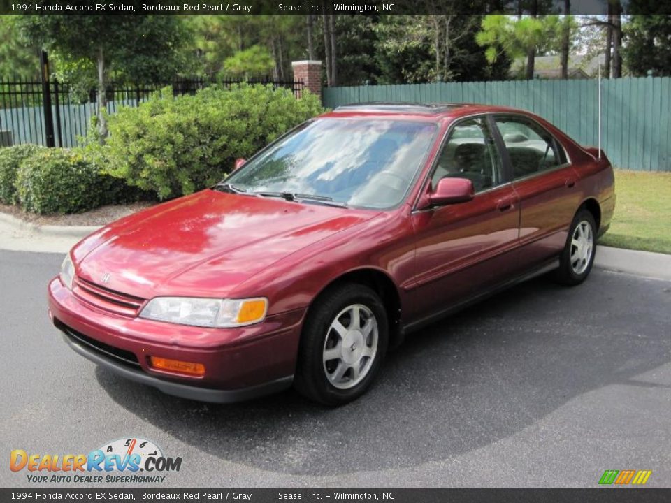 Front 3/4 View of 1994 Honda Accord EX Sedan Photo #1