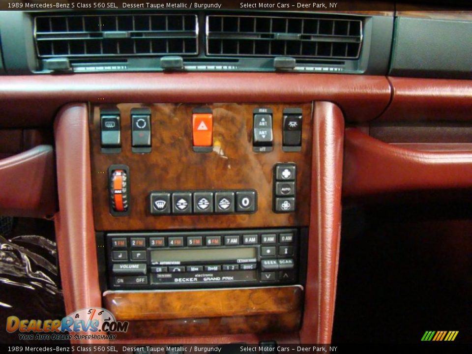 Controls of 1989 Mercedes-Benz S Class 560 SEL Photo #8