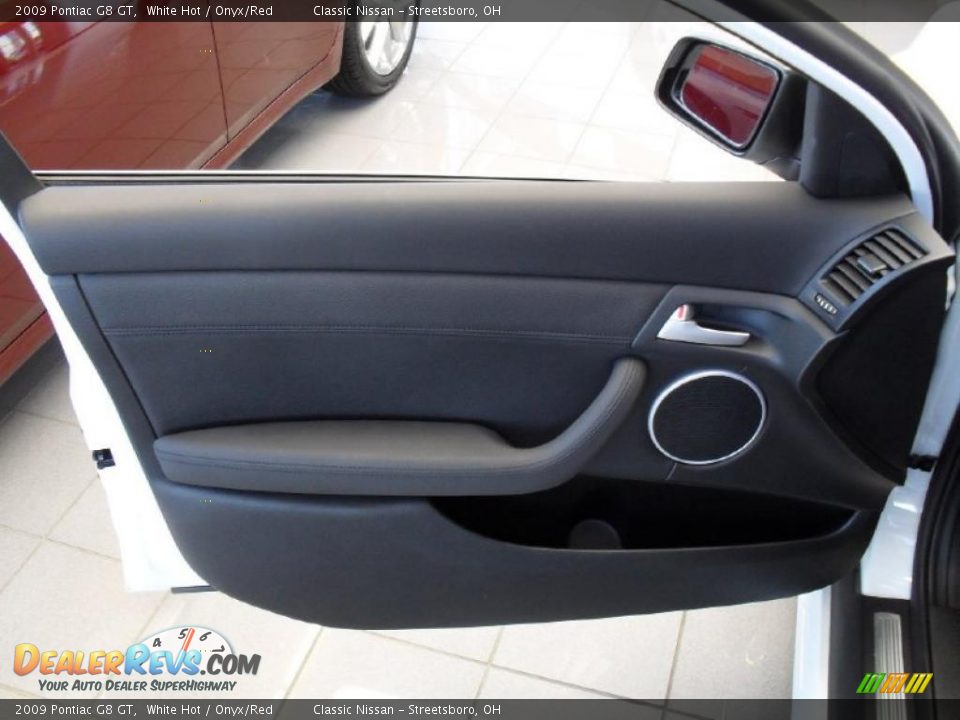 Door Panel of 2009 Pontiac G8 GT Photo #16