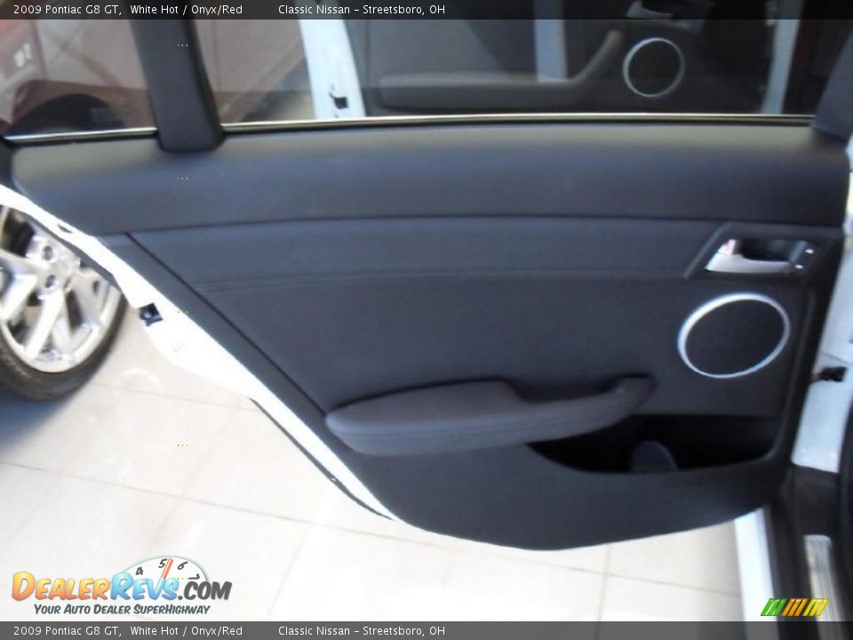 Door Panel of 2009 Pontiac G8 GT Photo #19