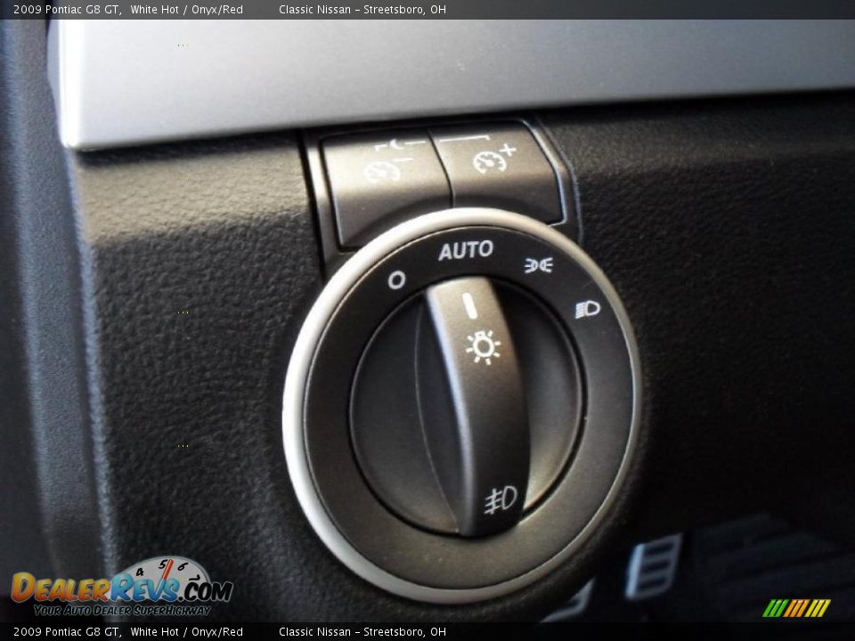 Controls of 2009 Pontiac G8 GT Photo #26