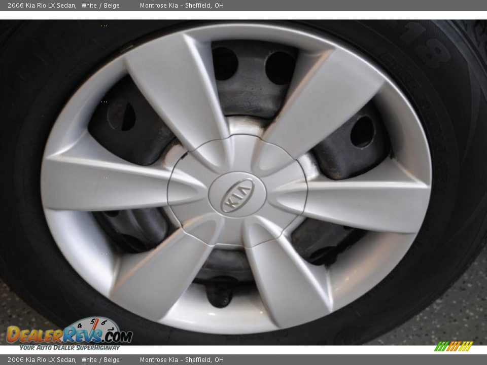 2006 Kia Rio LX Sedan White / Beige Photo #26