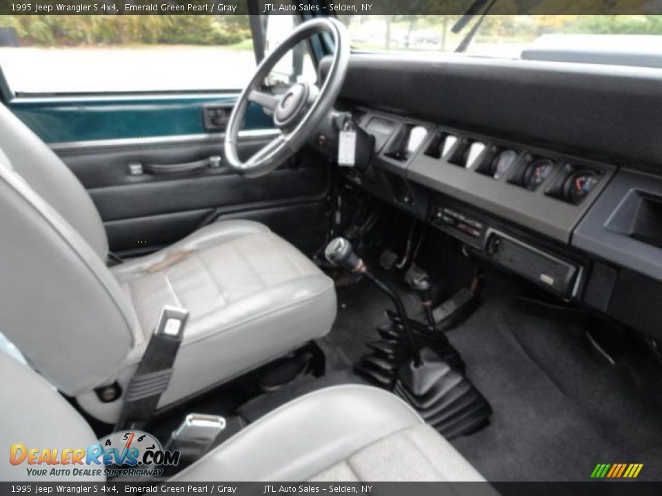 Gray Interior 1995 Jeep Wrangler S 4x4 Photo 12