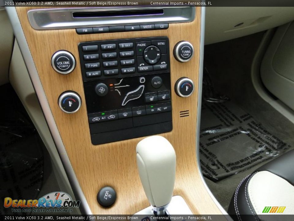 Controls of 2011 Volvo XC60 3.2 AWD Photo #12