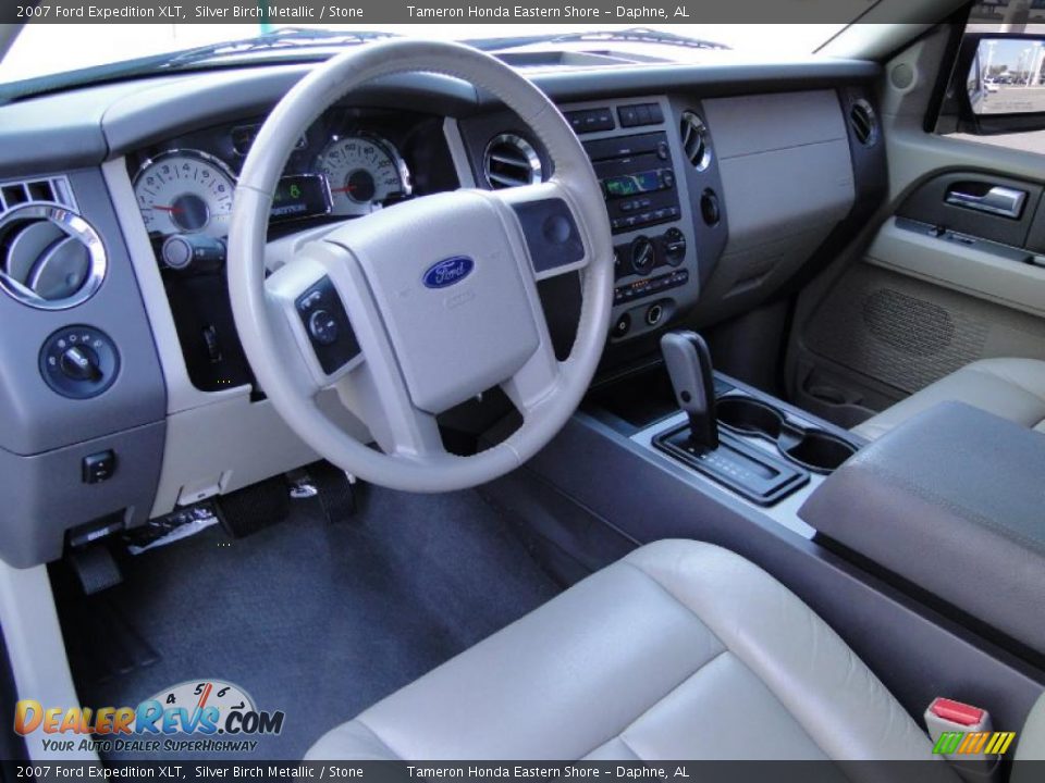 Stone Interior - 2007 Ford Expedition XLT Photo #12