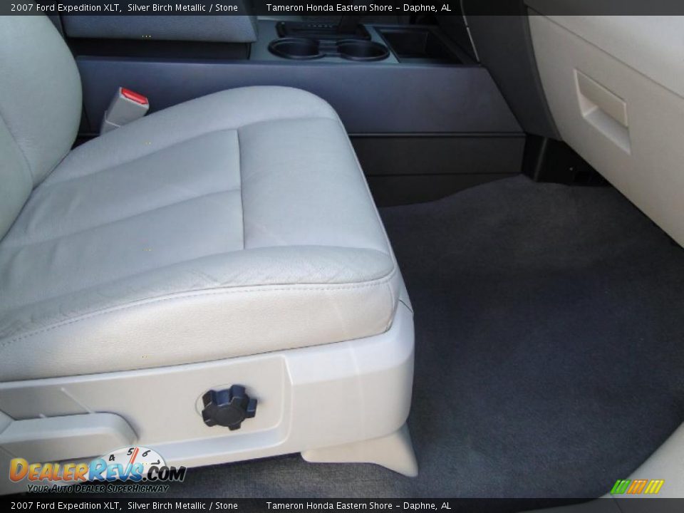 2007 Ford Expedition XLT Silver Birch Metallic / Stone Photo #28